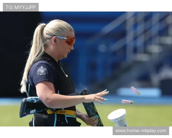 射击飞碟连续击中目标令人拍案叫绝