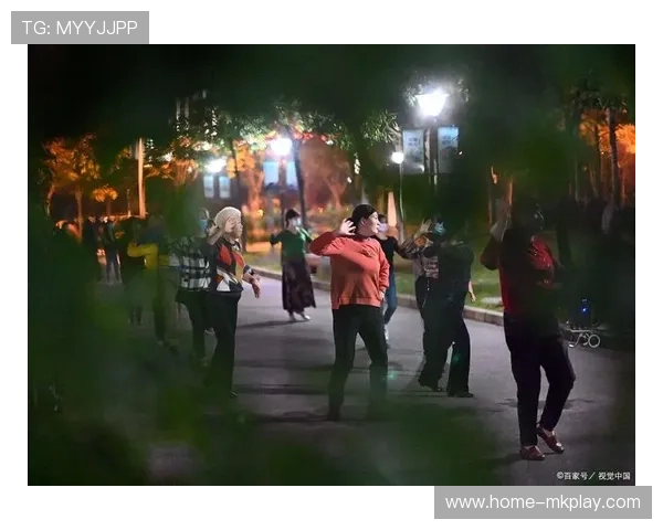 夜跑攻略：夏夜跑步，这5个装备不能少，夜跑着装